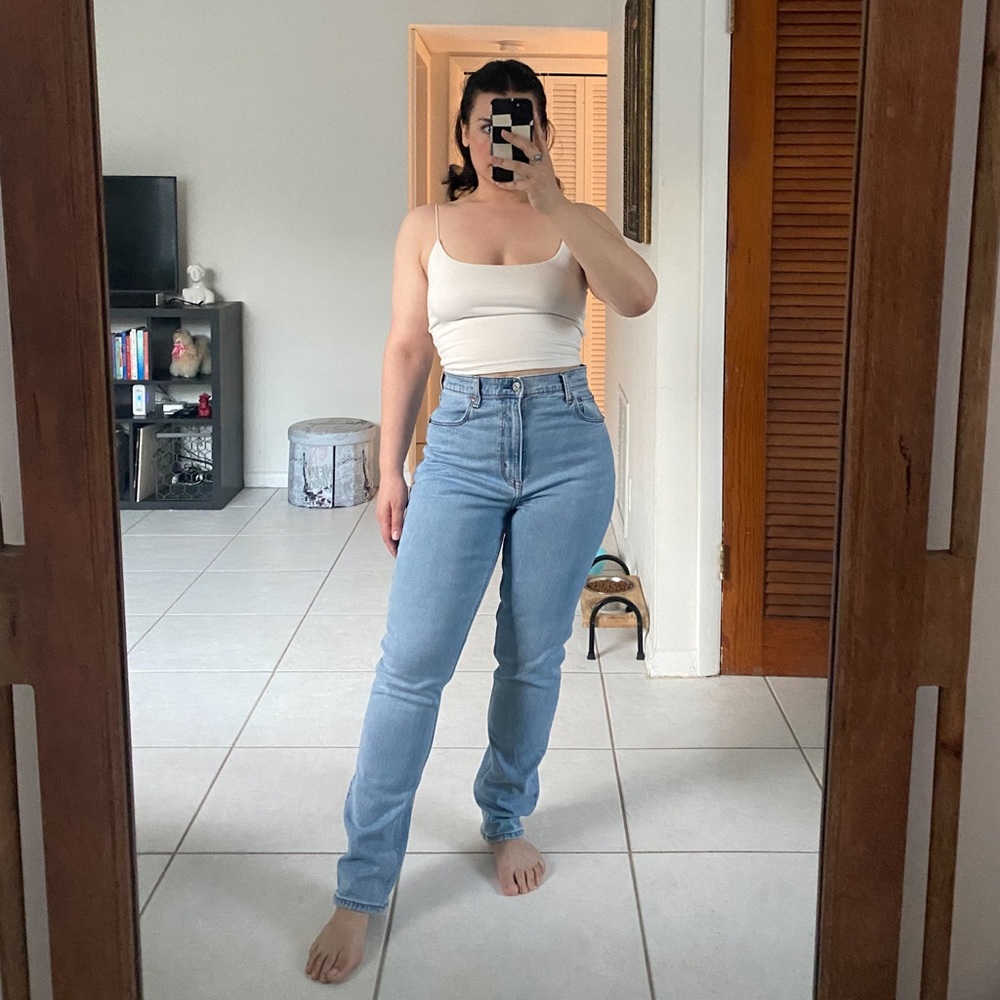 Abercrombie Ultra High Rise 90s Straight Jean Size: 8